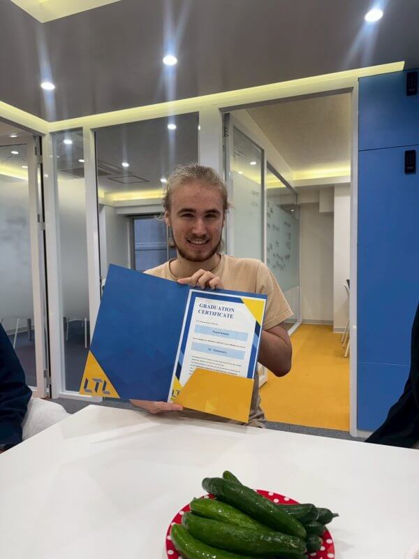 LTL Tokyo 1-on-1 Student Graduating
