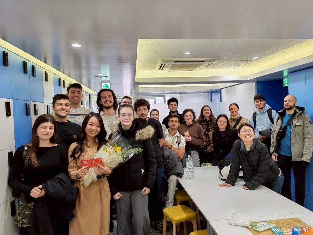 LTL Tokyo || Big group celebrating Teacher Miyu's Birthday